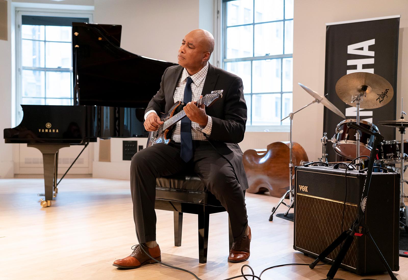 Bernie Williams hits the right notes with classmates as former Yankees star  nears graduation from Manhattan School of Music – New York Daily News